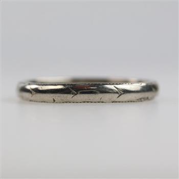 18kt White Gold Engraved Detail Milgrain Band