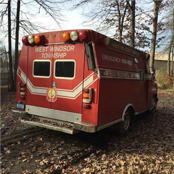 1986 Ford E350 Ambulance (West Windsor Township, NJ 08550)
