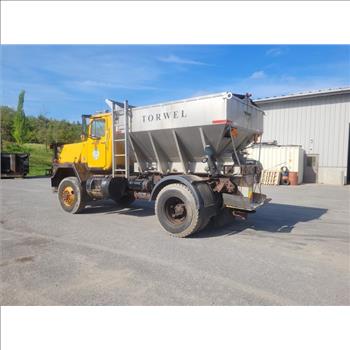 1988 Mack RM600 (Princeton, MA 01541)