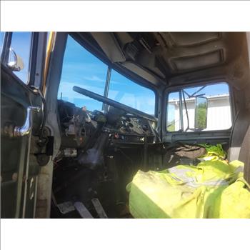 1988 Mack RM600 (Princeton, MA 01541)