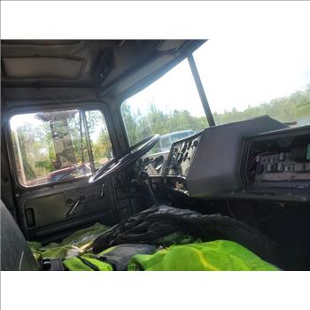 1988 Mack RM600 (Princeton, MA 01541)