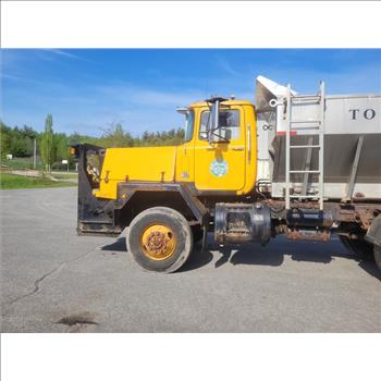 1988 Mack RM600 (Princeton, MA 01541)