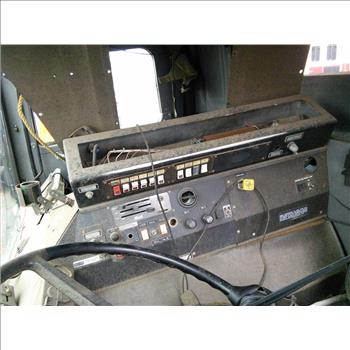 1996 Mack MR688P (Hartford, CT 06114)