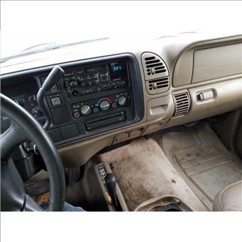 1998 Chevrolet Tahoe (Hartford, CT 06114)