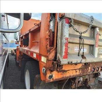 1999 Freightliner FL80 (Hartford, CT 06114)