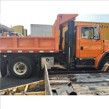 1999 Freightliner FL80 (Hartford, CT 06114)