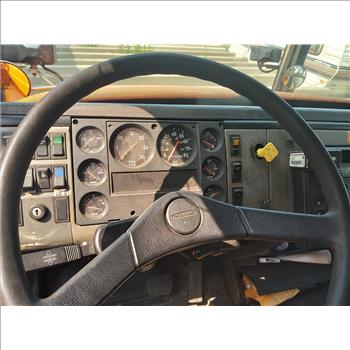 1999 Freightliner FL80 (Hartford, CT 06114)