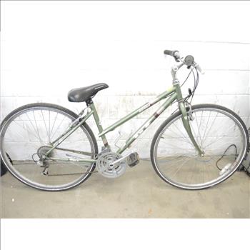 GT Nomad Hybrid Bike