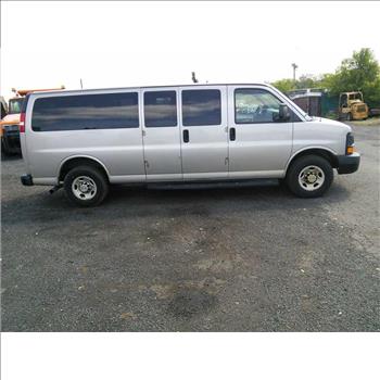 2009 Chevrolet Express Passenger Van (Hartford, CT 06114)