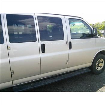 2009 Chevrolet Express Passenger Van (Hartford, CT 06114)