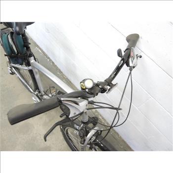 Trek Navigator 3.0 Hybrid Bike