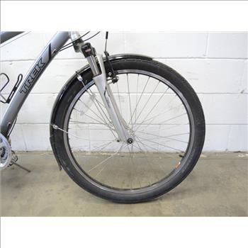 Trek Navigator 3.0 Hybrid Bike