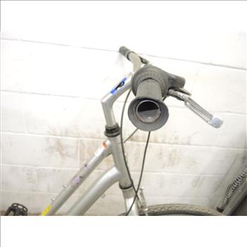 Diamondback Vital Hybrid Bike
