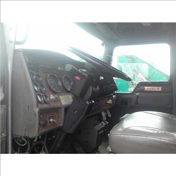 2002 Kenworth Construct T300 (Brooklyn, NY 11211)