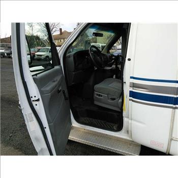 2006 Ford E350 (Hartford, CT 06114)