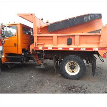 2000 Freightliner FL80 with Plow (Hartford, CT 06114)