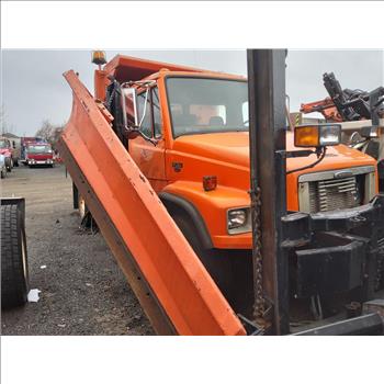 2000 Freightliner FL80 with Plow (Hartford, CT 06114)