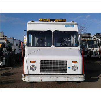2000 Freightliner Mt45 Chassis (Brooklyn, NY 11214)