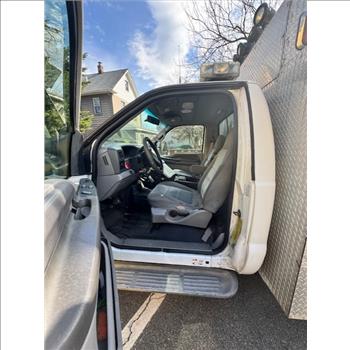 2001 Ford F-550 (Garfield, NJ 07026)