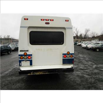2002 Ford E350 Wheelchair Bus (Hartford, CT 06114)