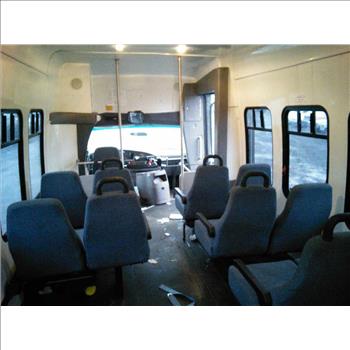 2002 Ford E350 Wheelchair Bus (Hartford, CT 06114)