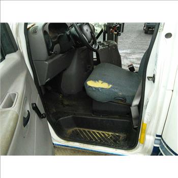 2002 Ford E350 Wheelchair Bus (Hartford, CT 06114)