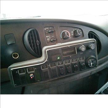 2002 Ford E350 Wheelchair Bus (Hartford, CT 06114)