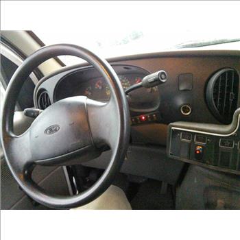 2002 Ford E350 Wheelchair Bus (Hartford, CT 06114)