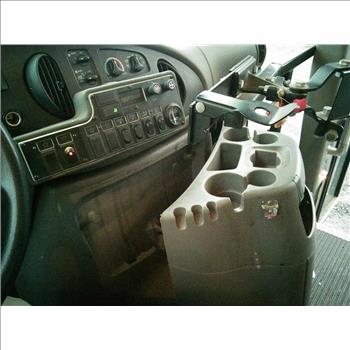 2002 Ford E350 Wheelchair Bus (Hartford, CT 06114)