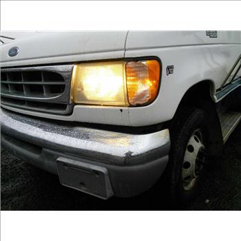 2002 Ford E350 Wheelchair Bus (Hartford, CT 06114)
