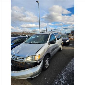2002 Toyota Sienna (Jamaica, NY 11430)