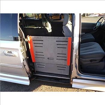 2005 Dodge Grand Caravan SXT (Hartford, CT 06114)