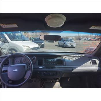 2005 Ford Crown Victoria (Hartford, CT 06114)