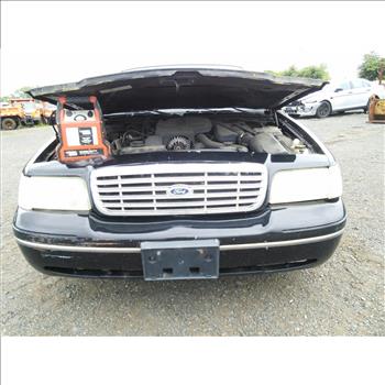 2005 Ford Crown Victoria (Hartford, CT 06114)