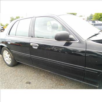 2005 Ford Crown Victoria (Hartford, CT 06114)