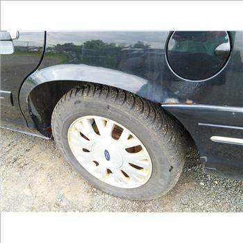 2005 Ford Crown Victoria (Hartford, CT 06114)