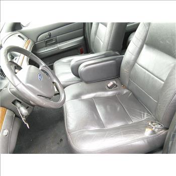 2005 Ford Crown Victoria (Hartford, CT 06114)