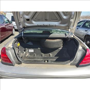 2005 Ford Crown Victoria (Hartford, CT 06114)