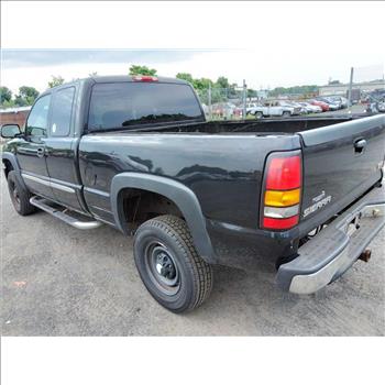 2005 GMC Sierra C2500 HD (Hartford, CT 06114)