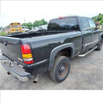 2005 GMC Sierra C2500 HD (Hartford, CT 06114)