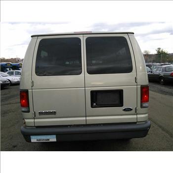 2006 Ford E-250 Passenger Van (Hartford, CT 06114)
