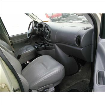 2006 Ford E-350 12-Passenger Van (Hartford, CT 06114)