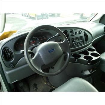2006 Ford E-350 12-Passenger Van (Hartford, CT 06114)
