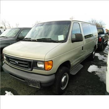 2006 Ford E-350 12-Passenger Van (Hartford, CT 06114)