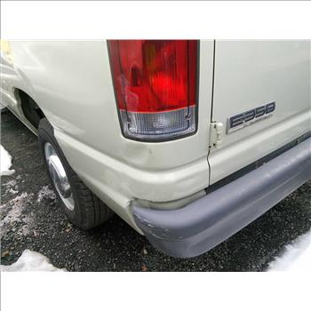 2006 Ford E-350 12-Passenger Van (Hartford, CT 06114)