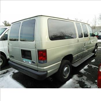 2006 Ford E-350 12-Passenger Van (Hartford, CT 06114)