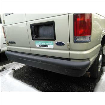 2006 Ford E-350 12-Passenger Van (Hartford, CT 06114)