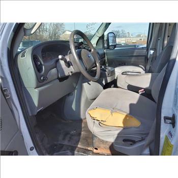 2006 Ford E-350 (Hartford, CT 06114)