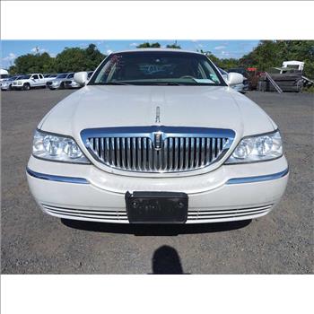 2006 Lincoln Town Car (Hartford, CT 06114)