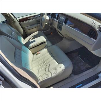 2006 Lincoln Town Car (Hartford, CT 06114)